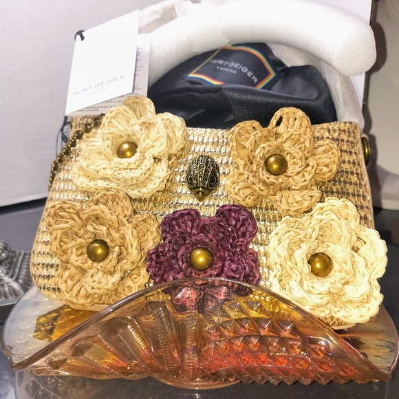 Kurt Geiger London Mini Flower Bond Shoulder Bag - Picture 1 of 11